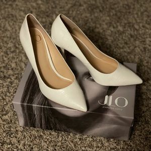 JLO Sexy White Pelana Pump Sz 8.5 (Fits like an 8)
